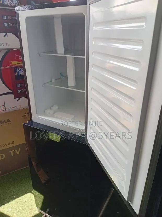 Westpool Spacious Refrigerator – Convenient Food Storage · Photo 1