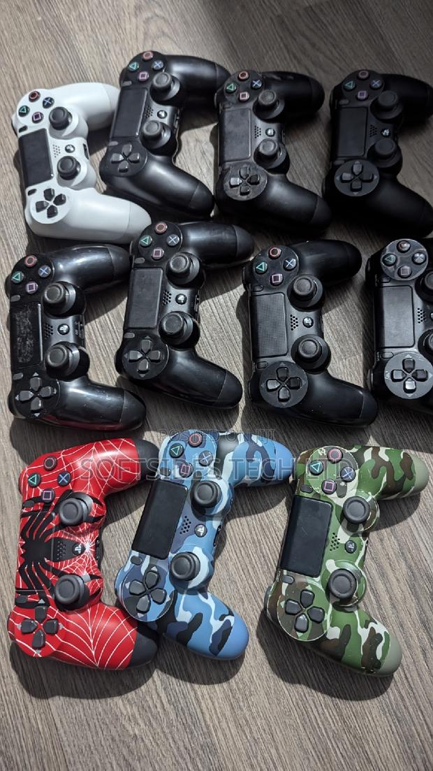 Playstation 4 Original Controllers Available at Cool Prices · Photo 1