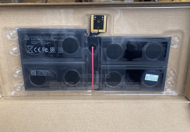 Original Surface Pro 5 Battery · Photo 1