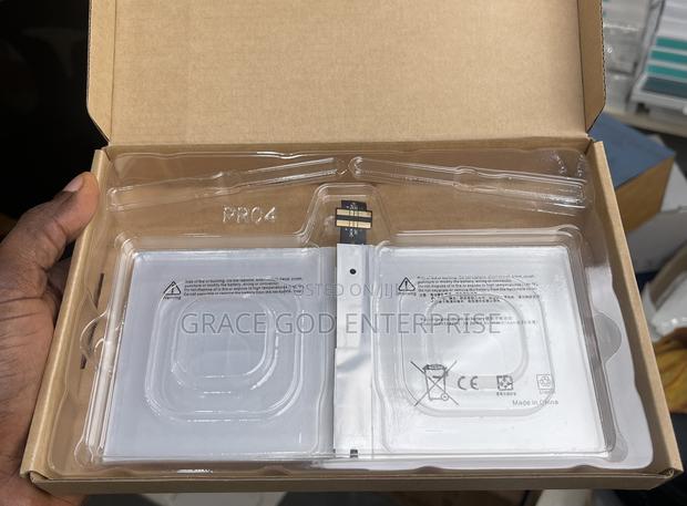 Original Surface Pro 4 Battery · Photo 1