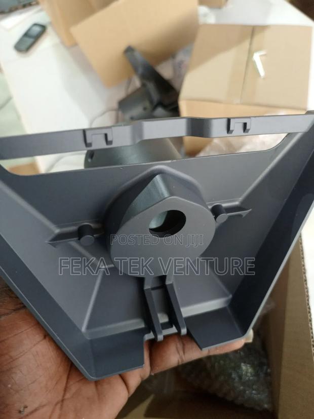 Starlink Gen 3 Wall Mount - Steel · Photo 2