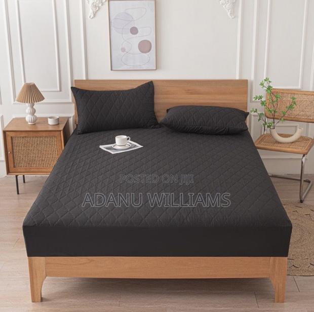 High Quality Waterproof Mattress Protector · Photo 1
