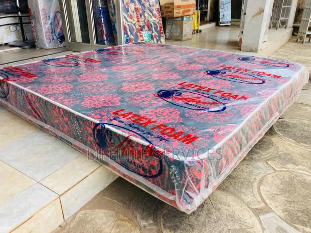 Quality Mattress by Latex Foam 10" Queen · Photo 1