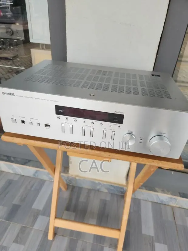 Yamaha MusicCast R-N402d Bluetooth Wifi USB · Photo 1