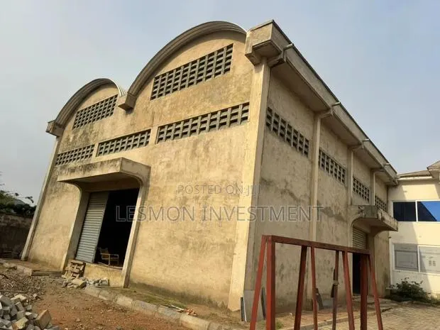 Warehouse Measuring 500sqm at Acp Pokuasi for Rent · Photo 1