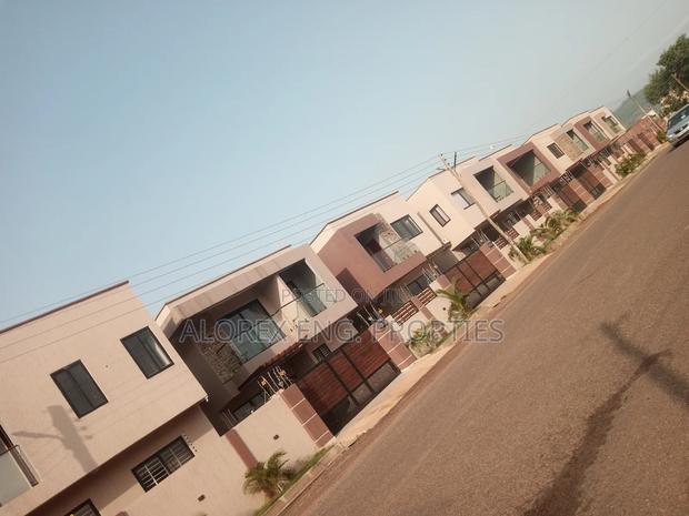 4bdrm House in $650 Executive, Oyarifa for rent · Photo 1