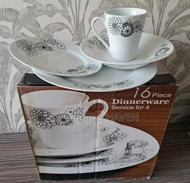 16 Pieces Dinnerware Set ( Reduced to Clear ) · Photo 1