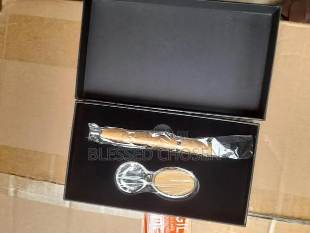 Key Holder and Pen · Photo 1