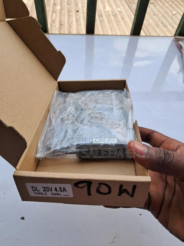 High-Quality New Dell Oval Type-C 20V 4.5A 90W Adapter · Photo 4