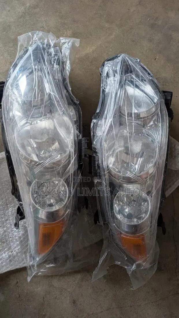 Toyota Corolla S 2011,2012,2013 Headlight Pair · Photo 1
