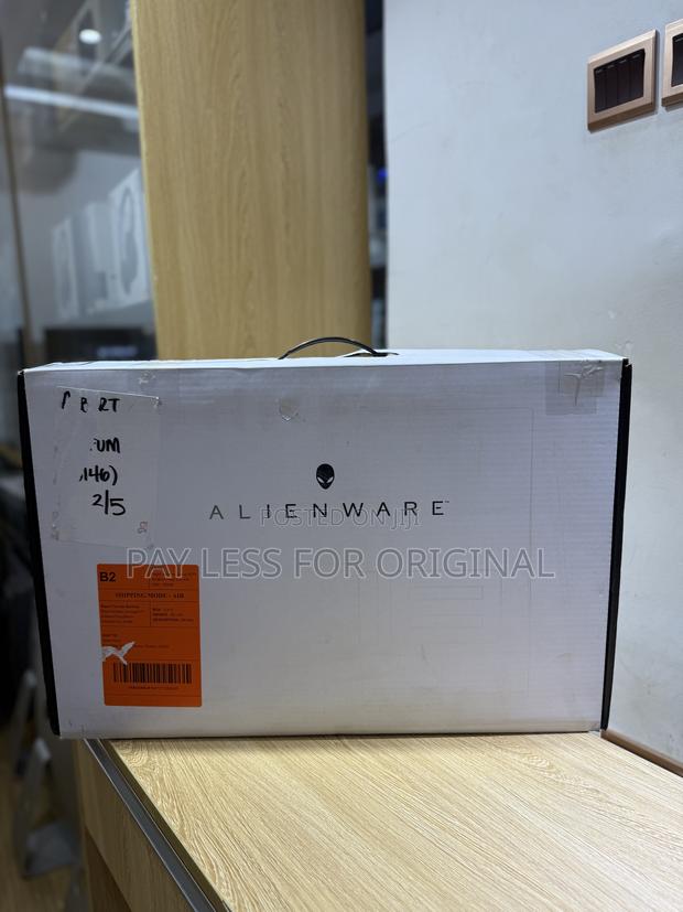 New Laptop Dell Alienware M18 R2 16GB Intel Core i7 SSD 1T · Photo 3