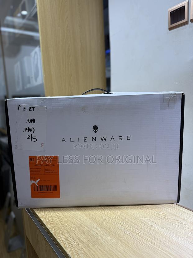 New Laptop Dell Alienware M18 R2 16GB Intel Core i7 SSD 1T · Photo 4
