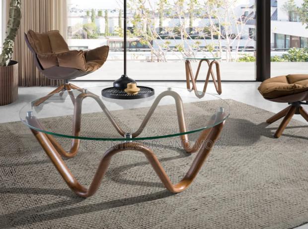 Center Table With Curved Legs · Photo 2