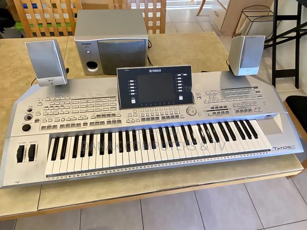 Yamaha Tyros 2 Keyboard · Photo 2