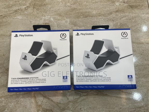 Playstation Twin Charging Station · Photo 1