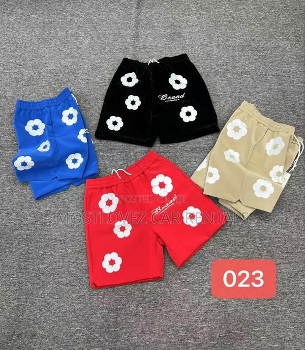 Baggy Jean Trousers for Sale in Labadi · Photo 2