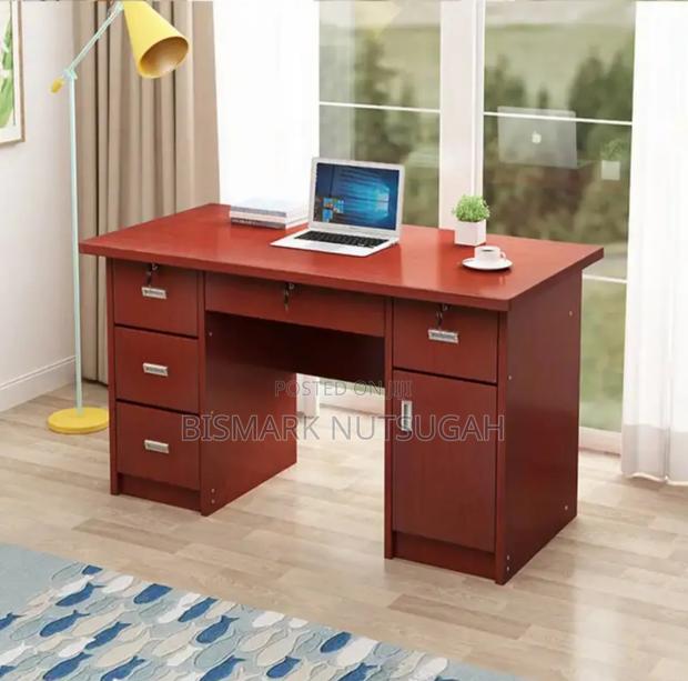 Stylish Office Table · Photo 4