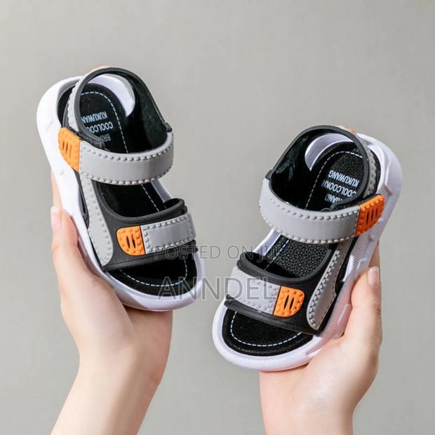 Kuds Rubber Sandals · Photo 3