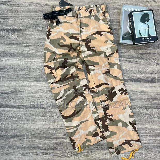 Original Cargo Pants Available in Stock · Photo 3