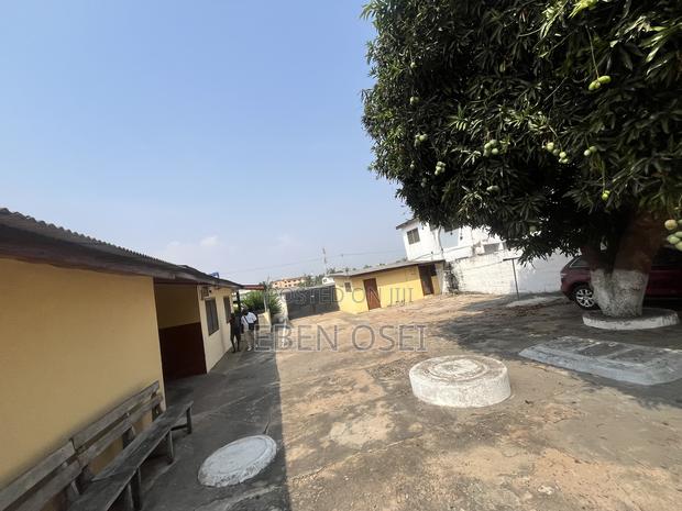 4bdrm Apartment in Dansoman for sale · Photo 5