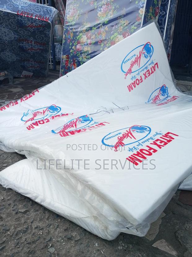 Comfortable Mattress Topper 4 King Size Bed · Photo 1