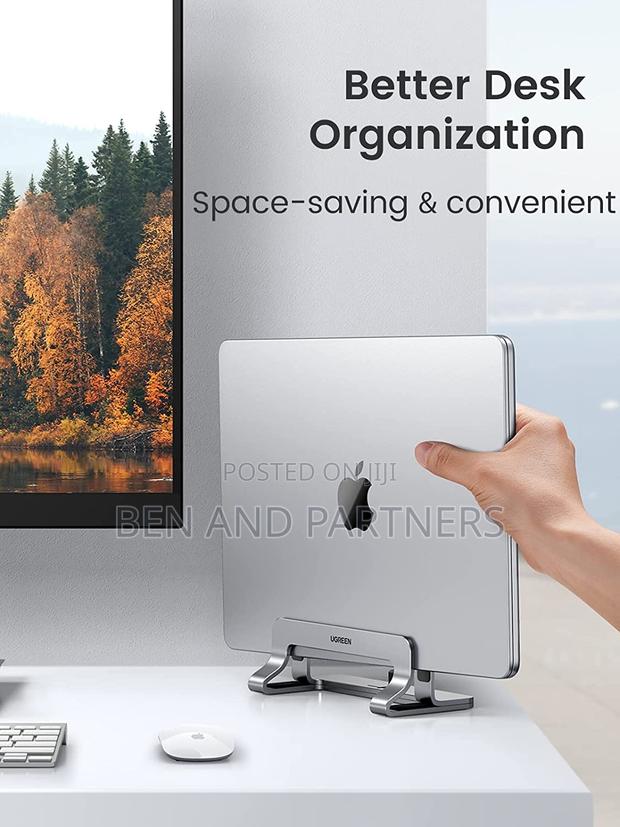 Ugreen Vertical Laptop Holder · Photo 5