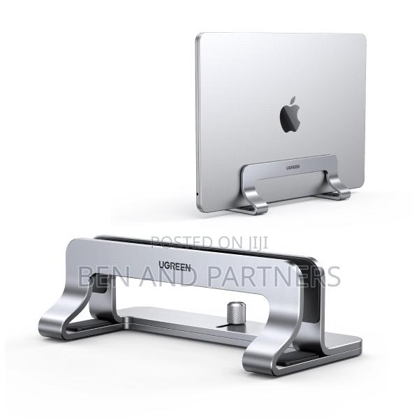 Ugreen Vertical Laptop Holder · Photo 4