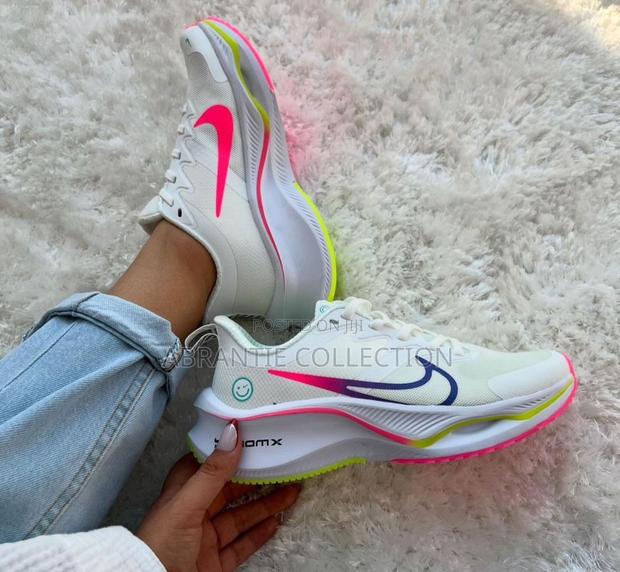 Nike Zoom X Smiley Sneakers · Photo 2