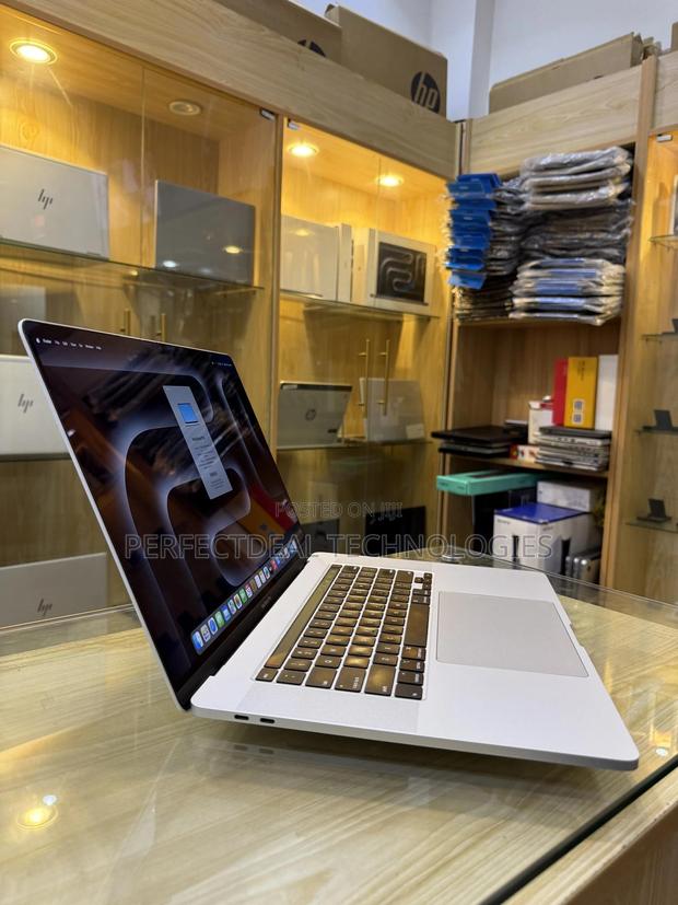 New Laptop Apple MacBook Pro 2019 32GB Intel Core i7 SSD 512GB · Photo 3