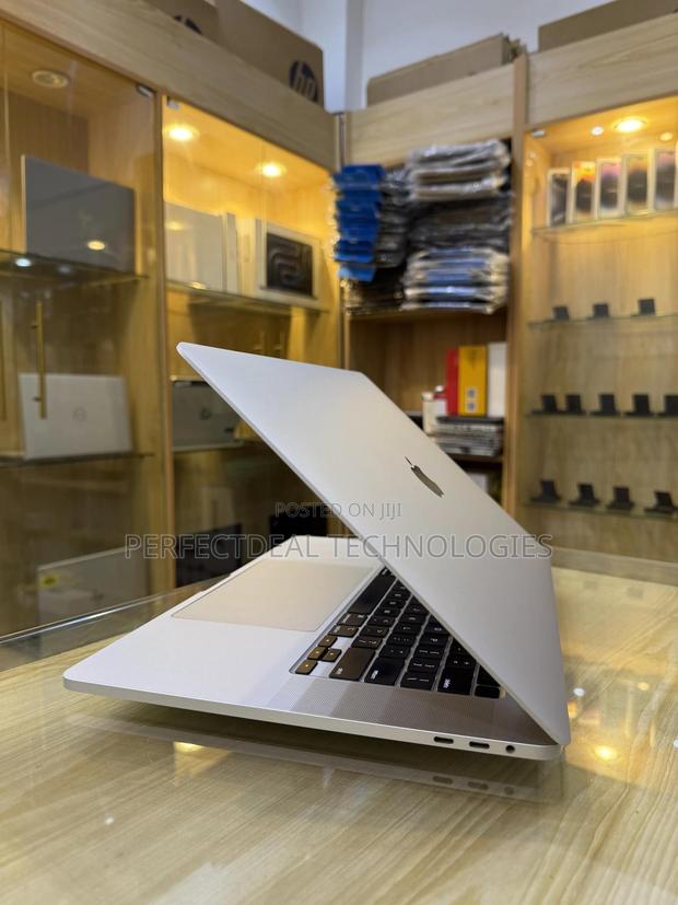 New Laptop Apple MacBook Pro 2019 32GB Intel Core i7 SSD 512GB · Photo 5