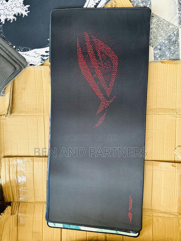 ASUS Rog Table Mat Mouse Pad · Photo 3
