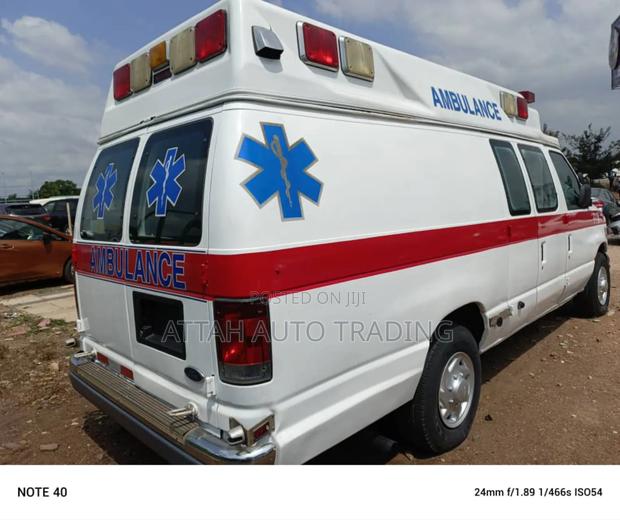 Ford E350 2006 White · Photo 1