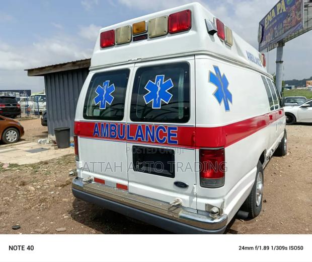 Ford E350 2006 White · Photo 2