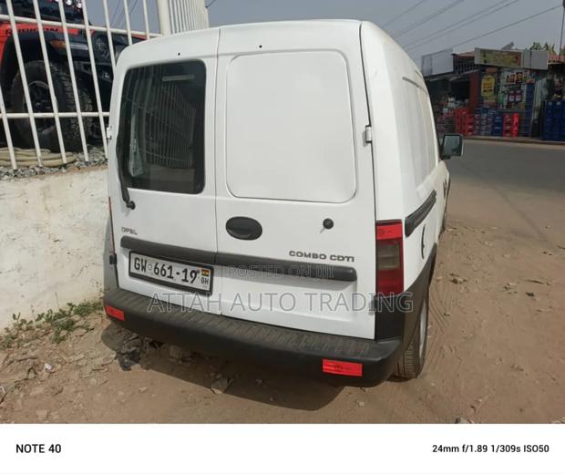 Ford E350 2006 White · Photo 3