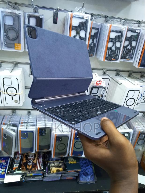 Magnetic Magic Keyboard Case for Apple iPad Air 4 and Air 5 · Photo 1
