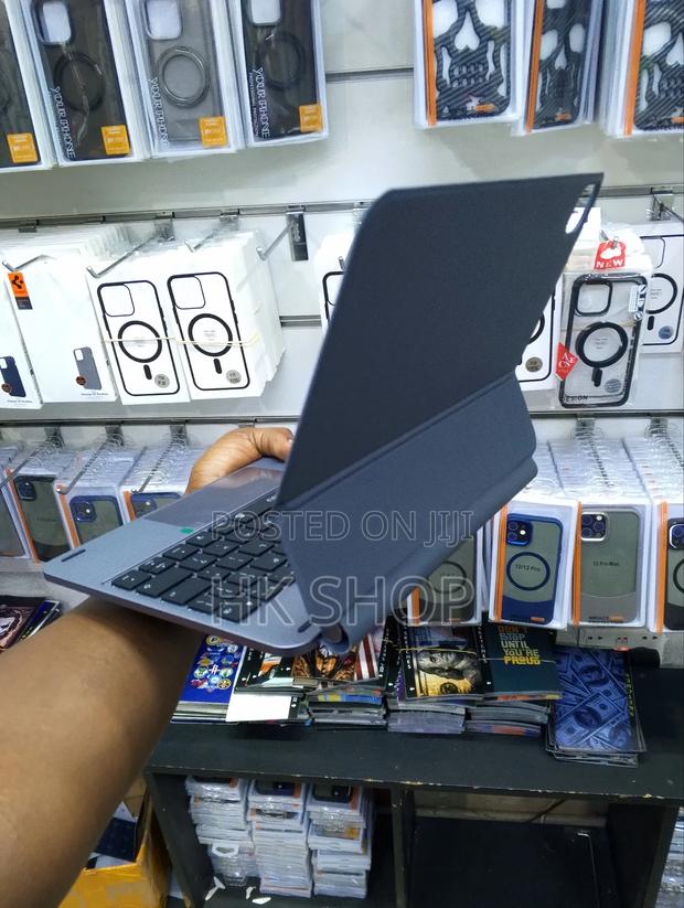 Magnetic Magic Keyboard Case for Apple iPad Air 4 and Air 5 · Photo 3