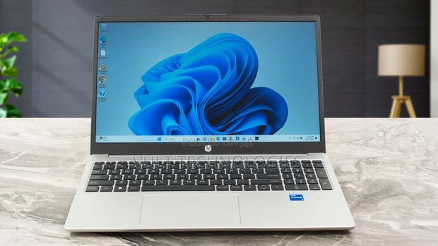 New Laptop HP 250 G10 8GB Intel Core i5 SSD 512GB · Photo 2