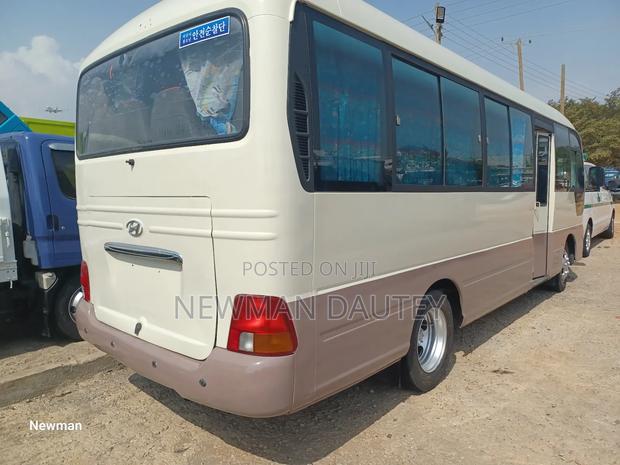 Hyundai County 2012 Beige · Photo 5