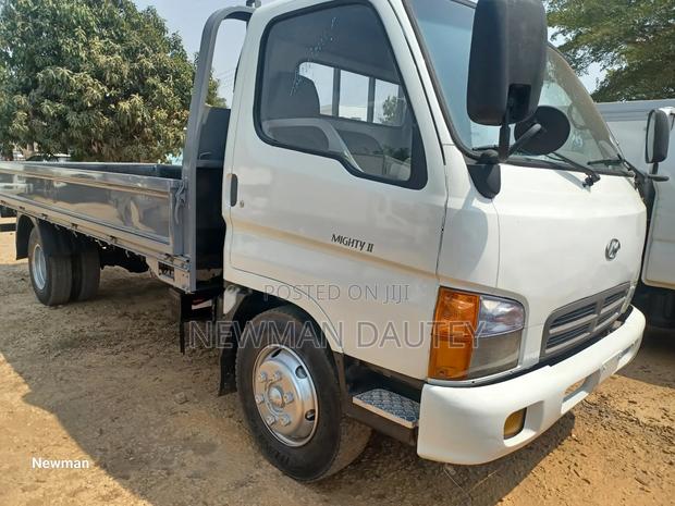 Hyundai Single Cabin · Photo 1