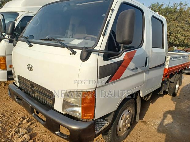 Hyundai Mighty Double Cabin White · Photo 1