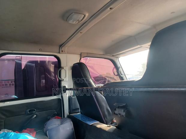 Hyundai Mighty Double Cabin White · Photo 4