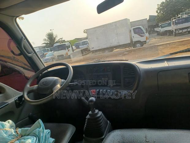Hyundai Mighty Double Cabin White · Photo 5