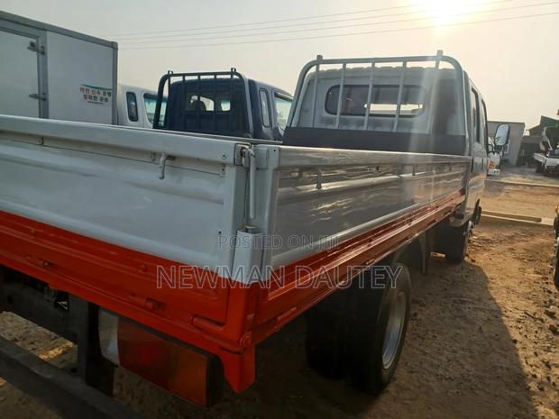 Hyundai Mighty Double Cabin White · Photo 6