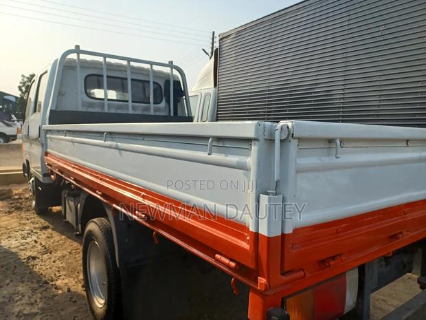 Hyundai Mighty Double Cabin White · Photo 7