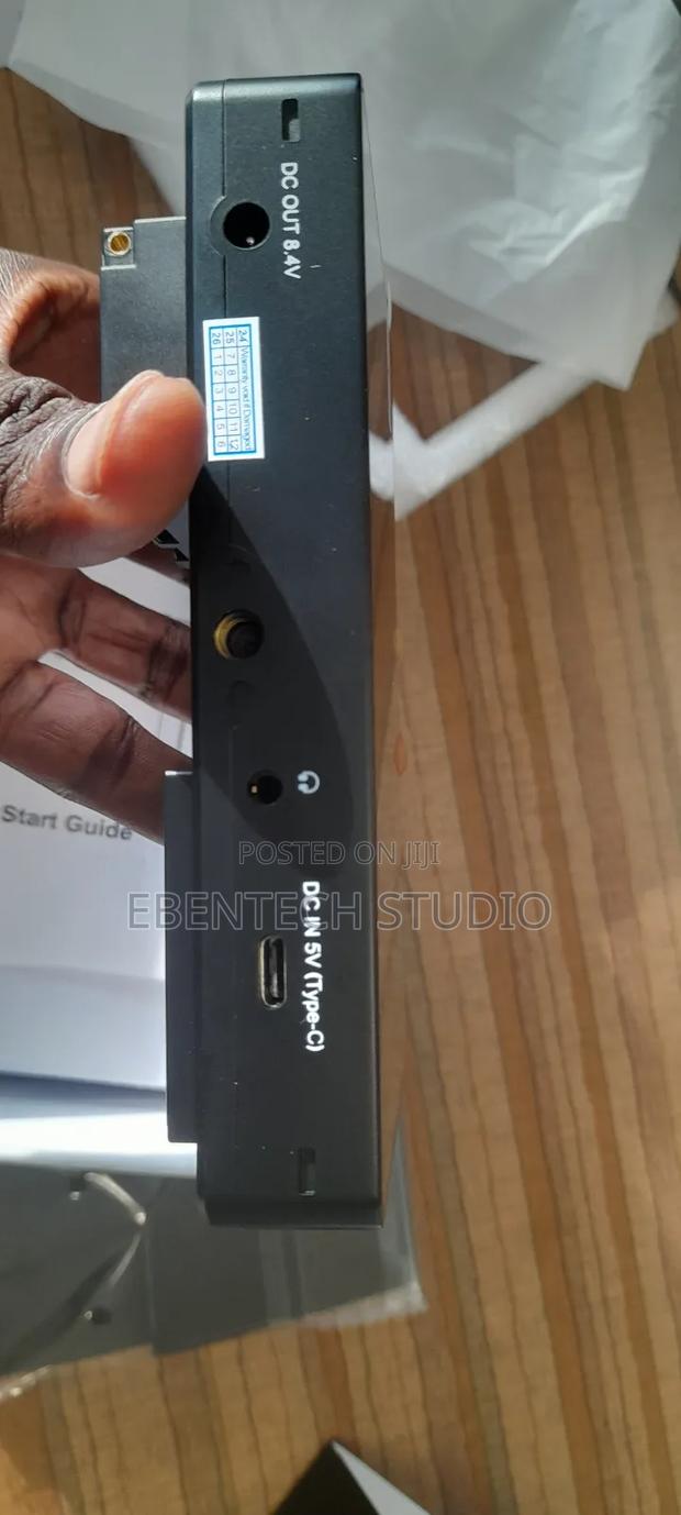Feelworld F6 Pro Field Monitor on Camera Monitor · Photo 5