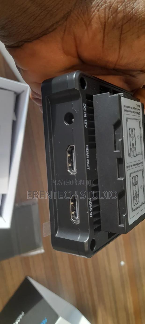 Feelworld F6 Pro Field Monitor on Camera Monitor · Photo 6