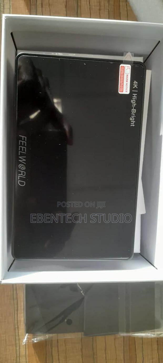 Feelworld F6 Pro Field Monitor on Camera Monitor · Photo 7
