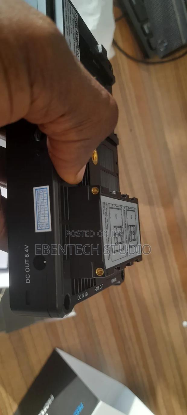 Feelworld F6 Pro Field Monitor on Camera Monitor · Photo 8