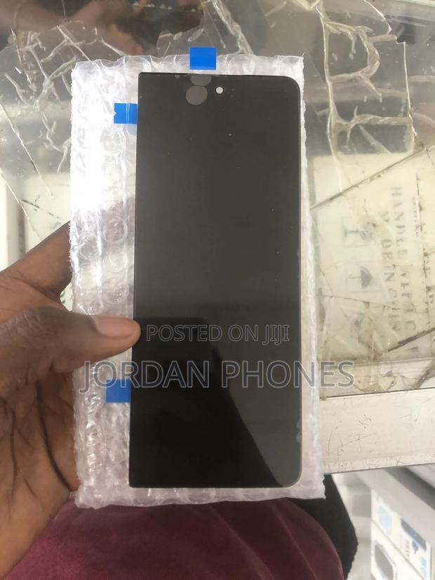 Galaxy Fold 6 Front Screen · Photo 3