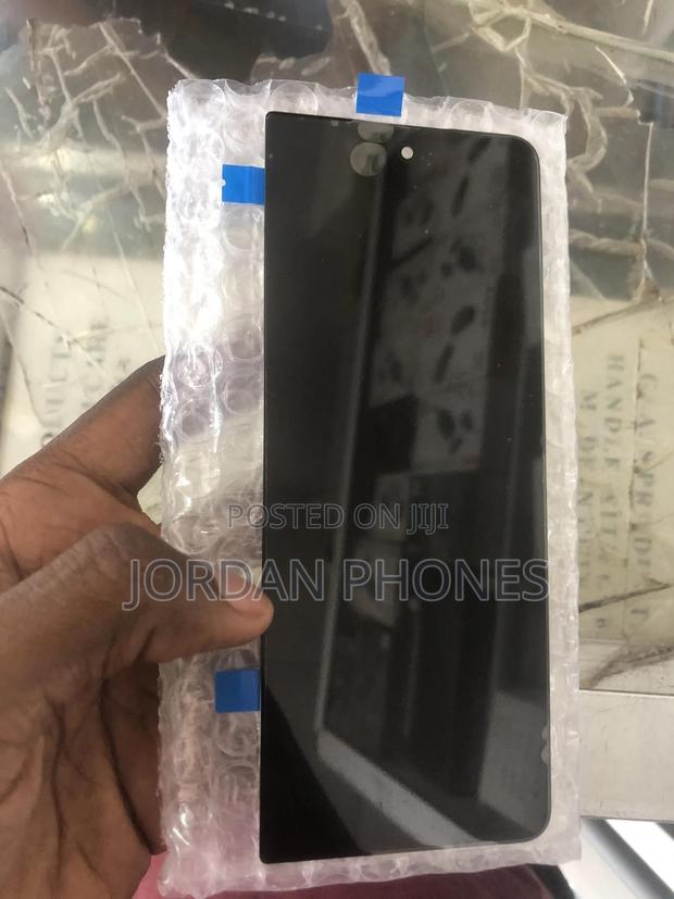 Galaxy Fold 6 Front Screen · Photo 1